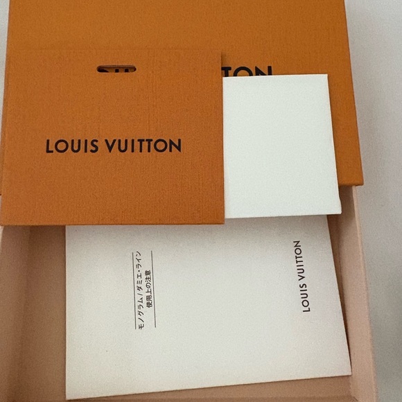 Louis Vuitton Authentic Cyber Epi Wish Bracelet - Green - Picture 9 of 12